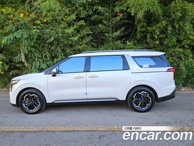 Kia Carnival 2024 thumb 3