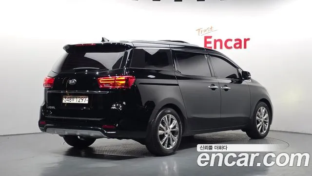 Kia Carnival 2019 thumb 2