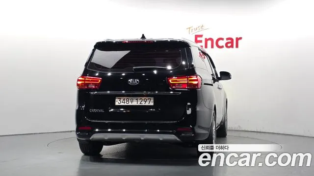 Kia Carnival 2019 thumb 4