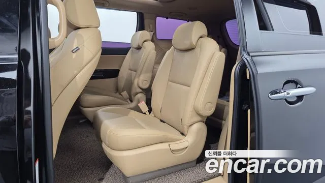 Kia Carnival 2019 thumb 11