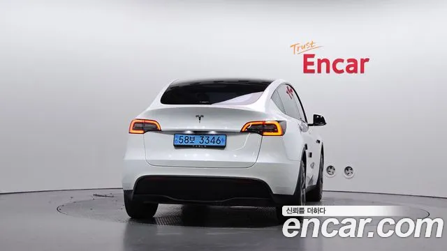Tesla Model Y 2024 thumb 3