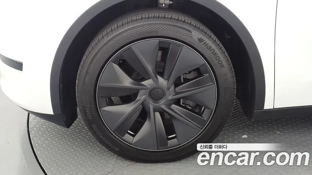 Tesla Model Y 2024 thumb 4