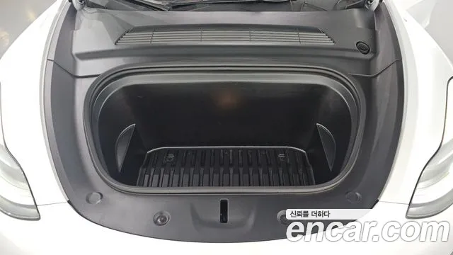 Tesla Model Y 2024 thumb 5