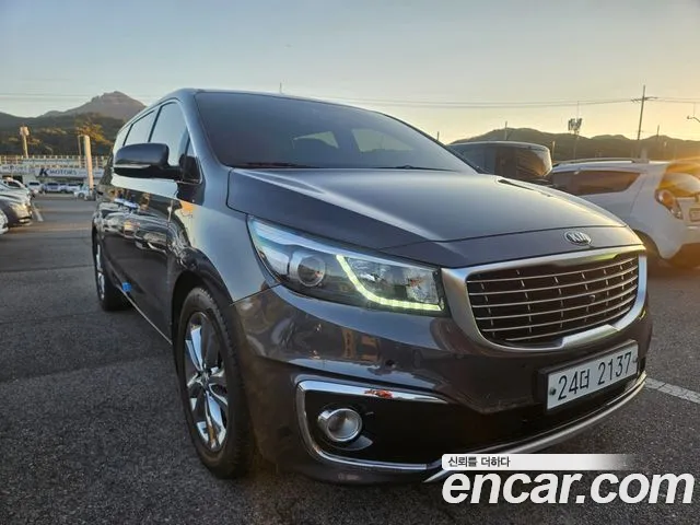 Kia Carnival 2017 thumb 2