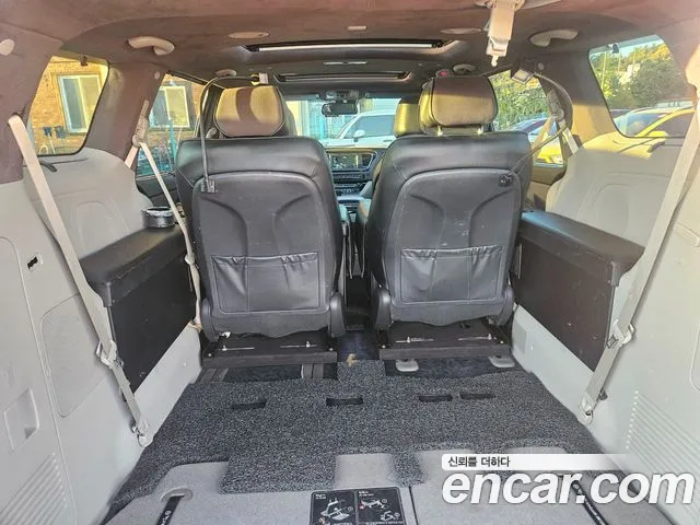 Kia Carnival 2017 thumb 4