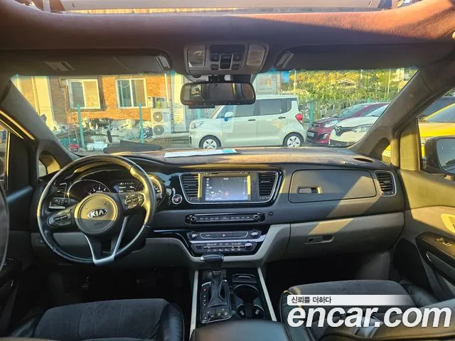 Kia Carnival 2017 thumb 7