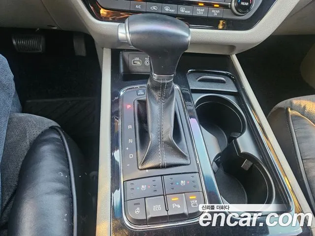 Kia Carnival 2017 thumb 9