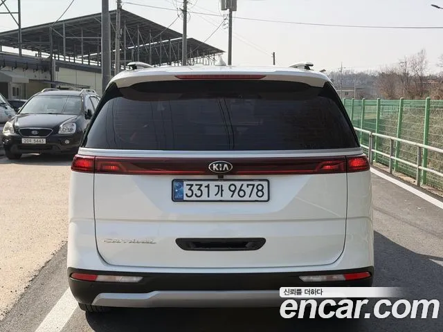 Kia Carnival 2021 thumb 5