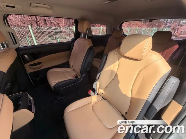 Kia Carnival 2021 thumb 10