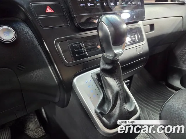 Hyundai Staria 2022 thumb 9