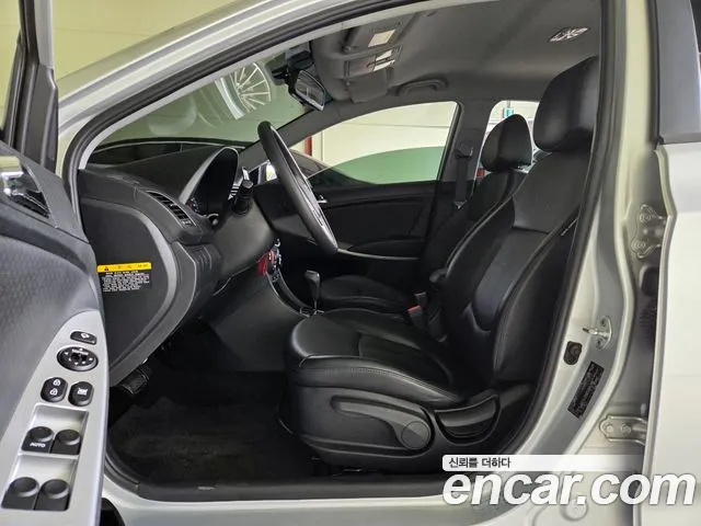 Hyundai Accent 2012 thumb 8