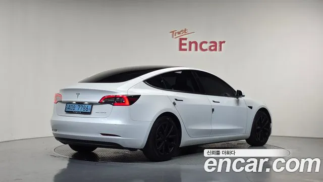 Tesla Model 3 2022 thumb 2