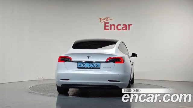 Tesla Model 3 2022 thumb 4