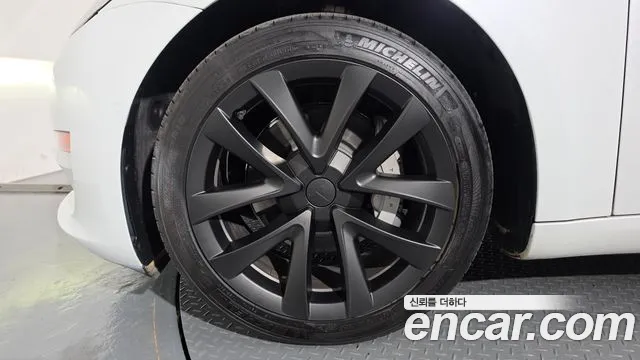 Tesla Model 3 2022 thumb 5