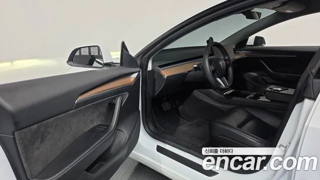 Tesla Model 3 2022 thumb 10