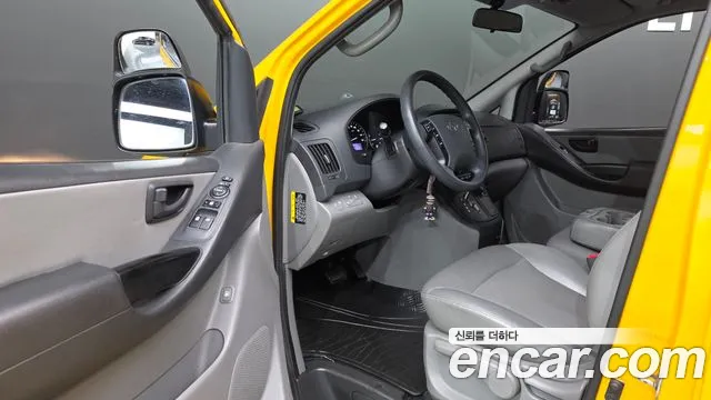 Hyundai Starex 2018 thumb 10