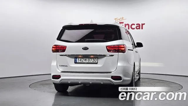 Kia Carnival 2018 thumb 4