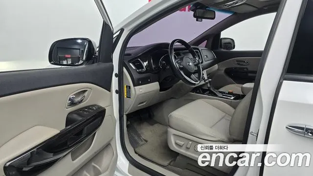 Kia Carnival 2018 thumb 10