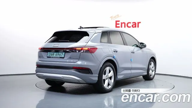 Audi Q4 e-tron 2022 thumb 2