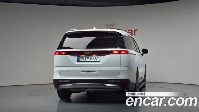Kia Carnival 2023 thumb 3