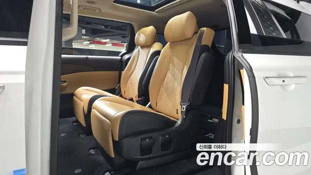 Kia Carnival 2023 thumb 10