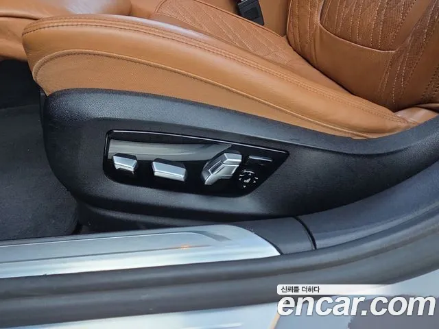 BMW 7-Series 2020 thumb 10