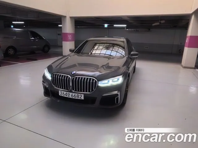 BMW 7-Series 2020 thumb 11