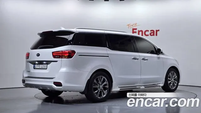 Kia Carnival 2018 thumb 2