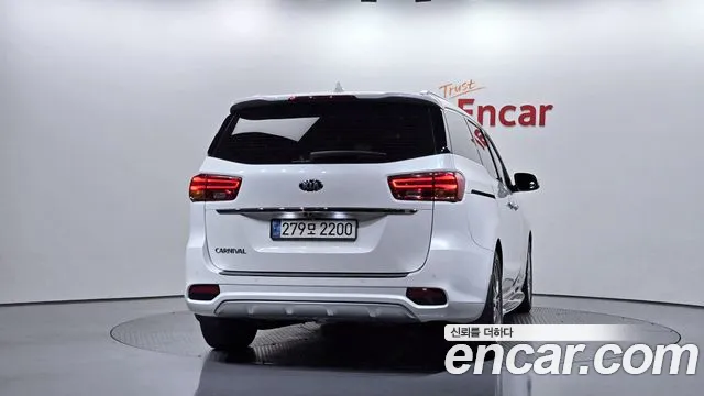 Kia Carnival 2018 thumb 4