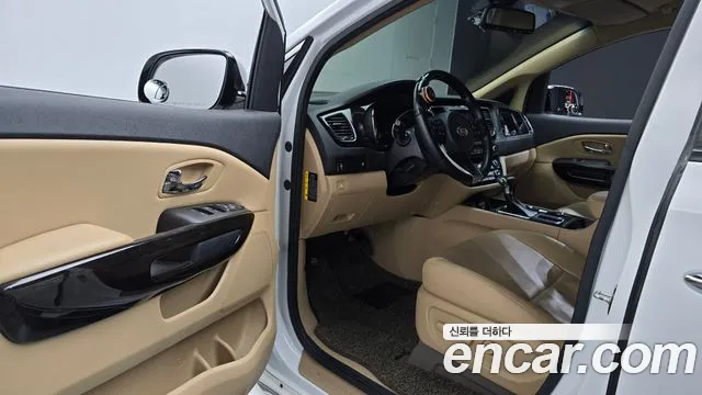 Kia Carnival 2018 thumb 10