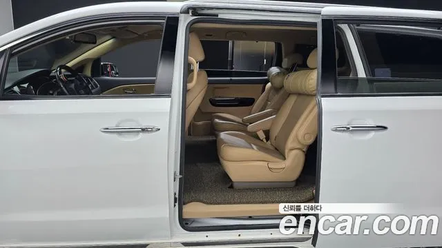 Kia Carnival 2018 thumb 12