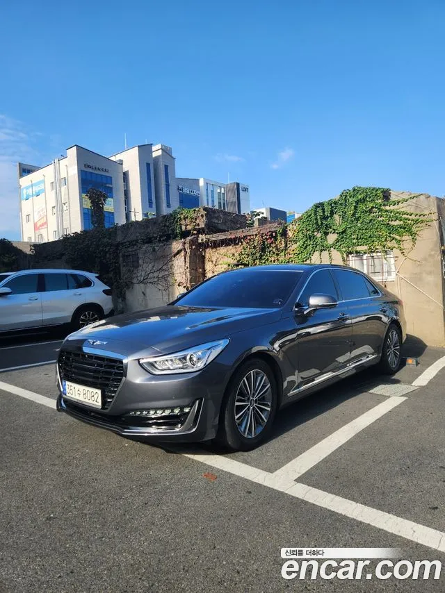 Genesis G90 2016 thumb 2