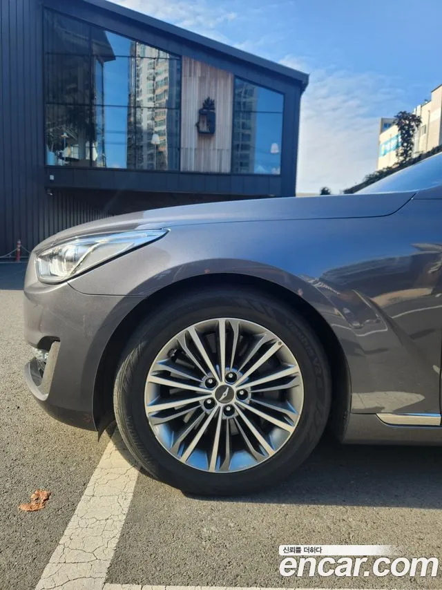 Genesis G90 2016 thumb 3