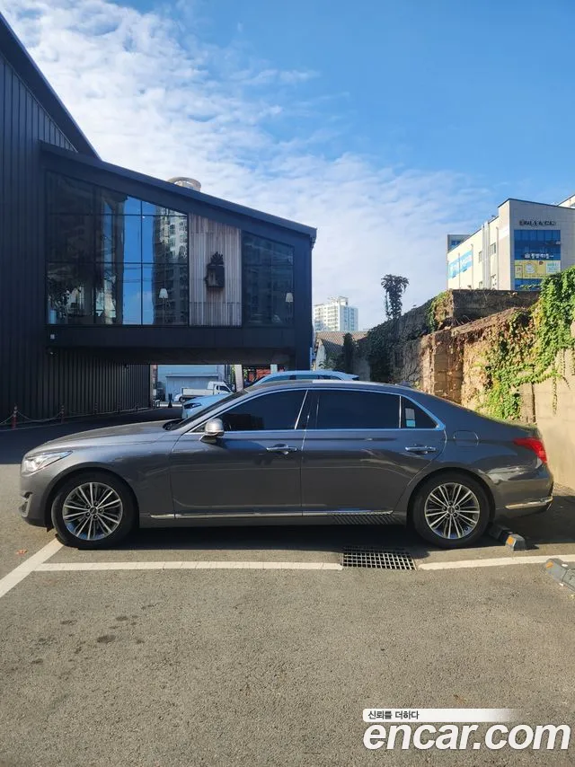 Genesis G90 2016 thumb 4
