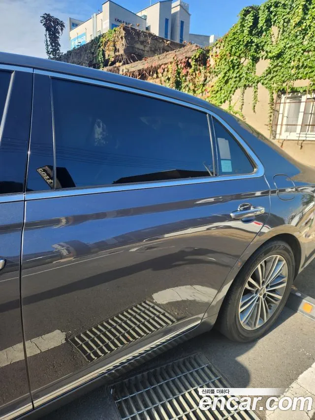 Genesis G90 2016 thumb 5