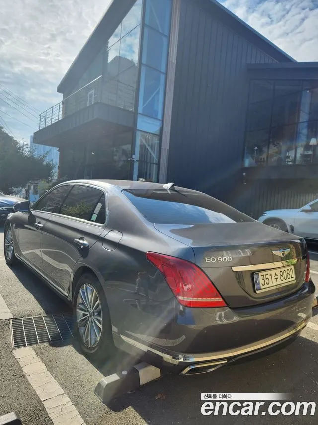 Genesis G90 2016 thumb 8