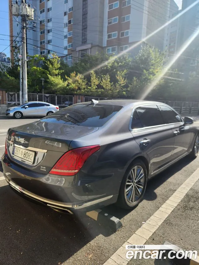 Genesis G90 2016 thumb 9