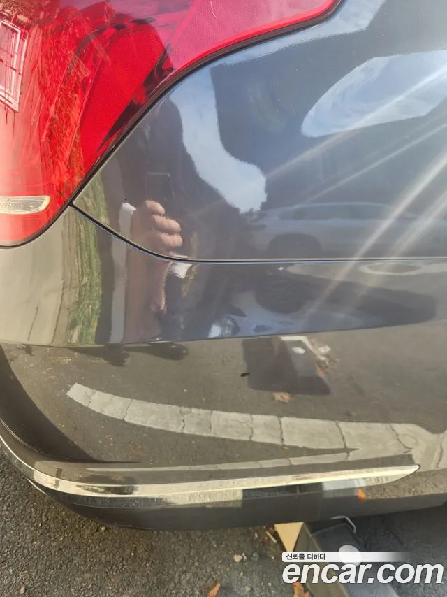 Genesis G90 2016 thumb 10