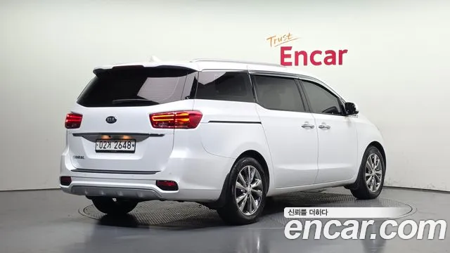 Kia Carnival 2018 thumb 2