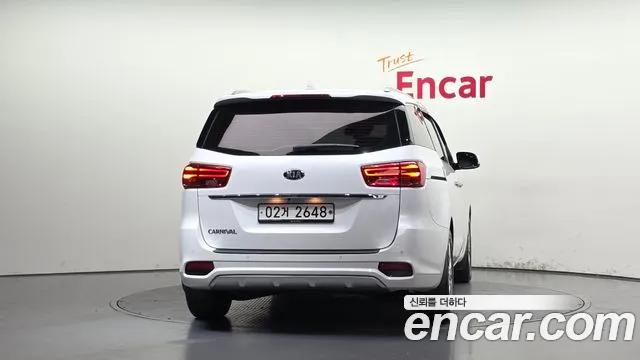 Kia Carnival 2018 thumb 4
