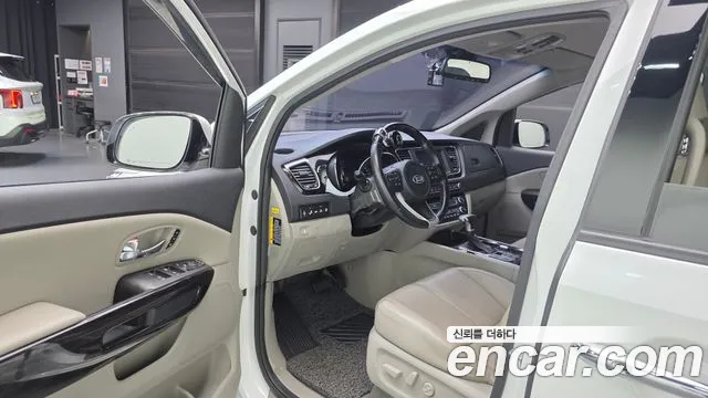 Kia Carnival 2018 thumb 10