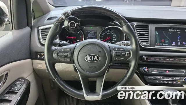 Kia Carnival 2018 thumb 12