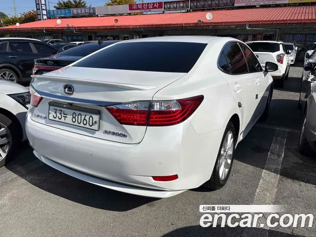 Lexus ES 2014 thumb 2