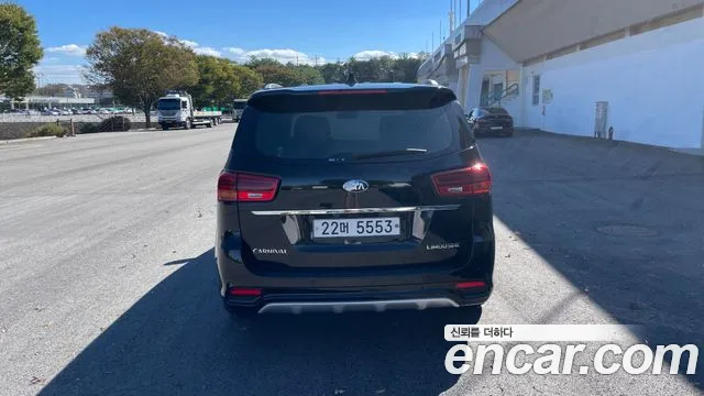 Kia Carnival 2019 thumb 4