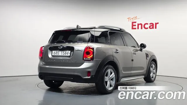 MINI Countryman 2017 thumb 2