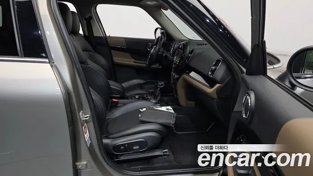 MINI Countryman 2017 thumb 11