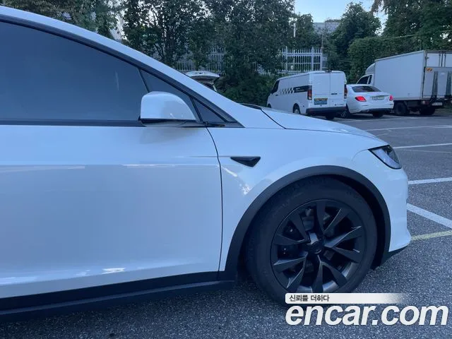 Tesla Model X 2023 thumb 8