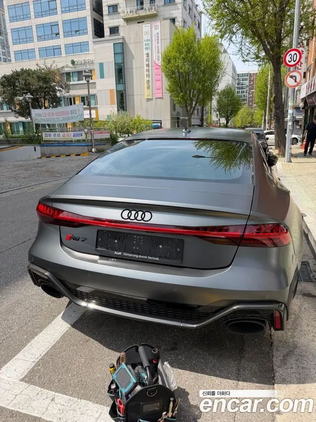 Audi RS7 2021 thumb 4