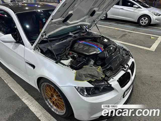 BMW M3 2008 thumb 10