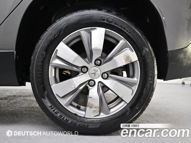 Peugeot 2008 2015 thumb 5